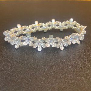 Silvertone Bling Crystal Stretch Flower Bracelet